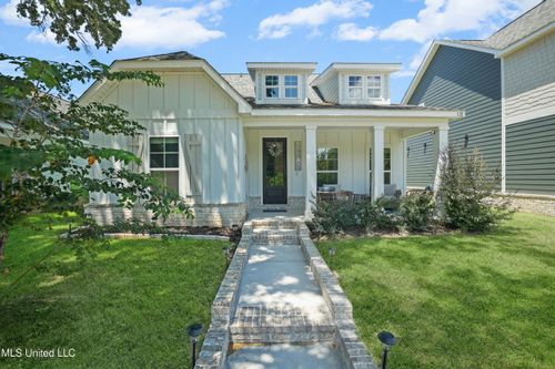 121 Grande View Dr, Biloxi, MS, 39531-4570 | Card Image