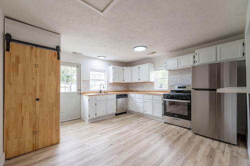 2115 N Weller Ave, Springfield, MO, 65803-4030 | Card Image