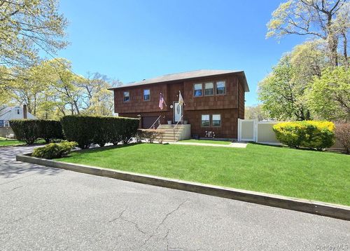 76 Webster Ave, Ronkonkoma, NY, 11779-1626 | Card Image