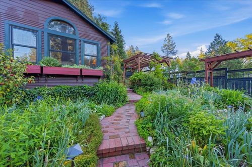 11005 Berggren Ln, Nevada City, CA, 95959-9502 | Card Image