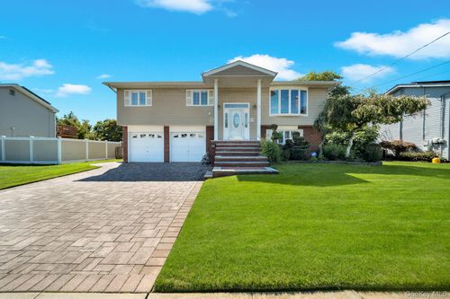 113 N Lewis Avenue, Babylon, NY, 11757 | Card Image