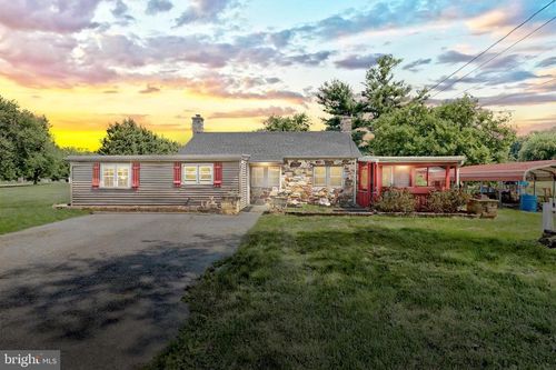 6090 Old Hanover Rd, SPRING GROVE, PA, 17362-8210 | Card Image