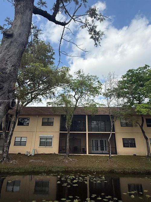 212-2 Briarwood Cir, Hollywood, FL, 33024-1175 | Card Image