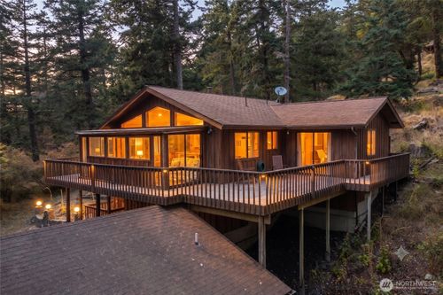 83 Cascade Way, Eastsound, WA, 98245-9500 | Card Image