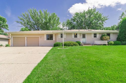 4901 W 99th St, Bloomington, MN, 55437-2332 | Card Image