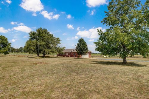 19038 Farm Road 2020, Aurora, MO, 65605-6439 | Card Image