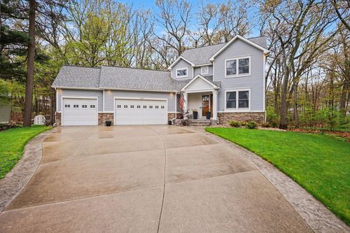 18099 Woodland Trl, Spring Lake, MI, 49456-2827 | Card Image