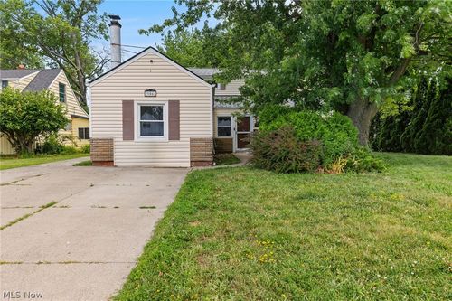 29061 W Willowick Dr, Willowick, OH, 44095-4725 | Card Image
