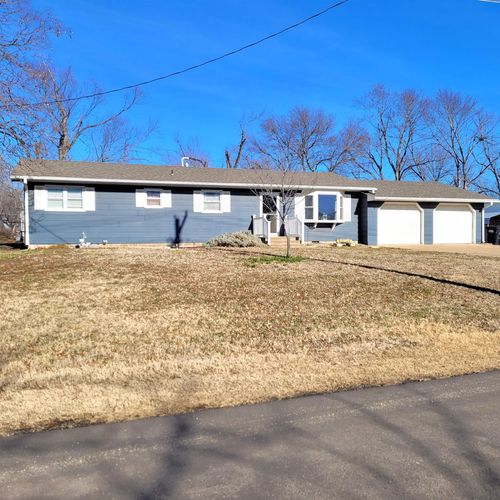 511 E 3rd St, Minneapolis, KS, 67467-2517 | Card Image