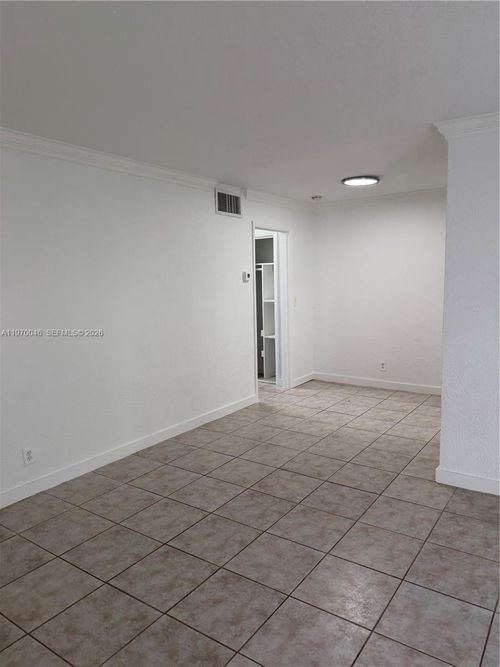 apt-4-105 Ne 12th Ave, Hallandale Beach, FL, 33009-4561 | Card Image