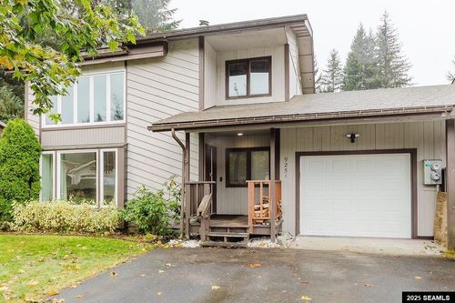 9251 Sharon St, Juneau, AK, 99801-8830 | Card Image