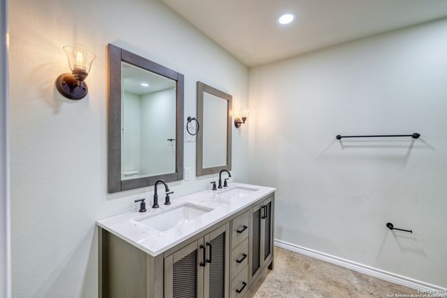 703 W Cargile St, House other with 3 bedrooms, 2 bathrooms and null parking in Uvalde TX | Image 12