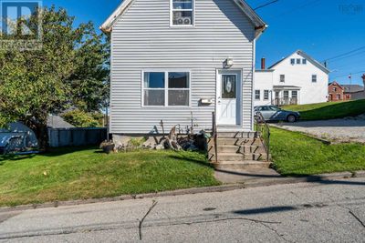 10 Store St, House other with 3 bedrooms, 2 bathrooms and null parking in Yarmouth NS | Image 2