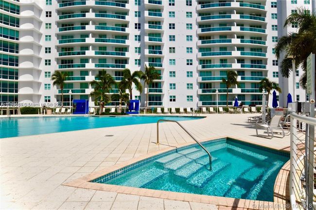 APT-1024 - 7900 Harbor Island Dr, Condo with 1 bedrooms, 2 bathrooms and null parking in North Bay Village FL | Image 45