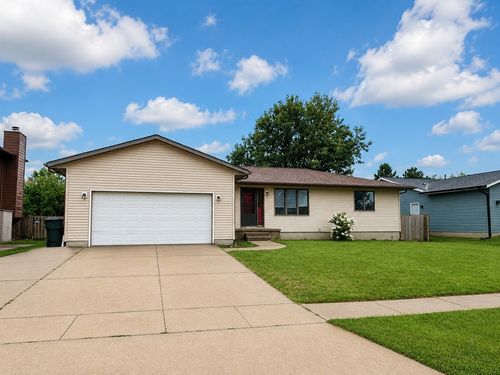 3925 Heather Court Sw, Cedar Rapids, IA, 52404 | Card Image