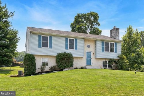 404 Donofrio Dr, DOWNINGTOWN, PA, 19335-2854 | Card Image