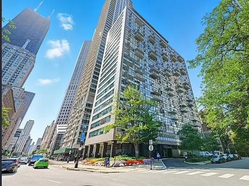 2204-1000 E Bellevue Pl, Chicago, IL, 60611-5348 | Card Image