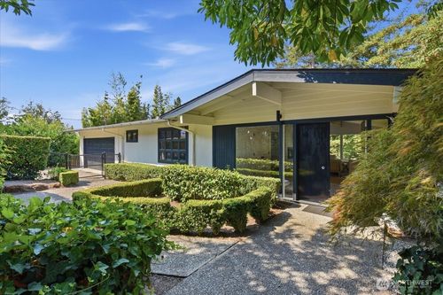 631 84th Ave Ne, Medina, WA, 98039-5352 | Card Image