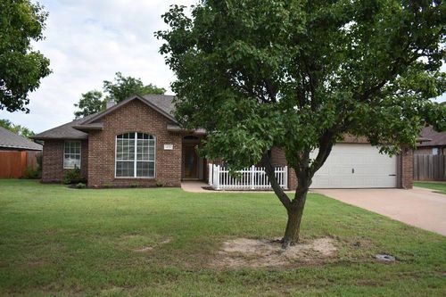 415 Okarche, North Enid, OK, 73701-6562 | Card Image