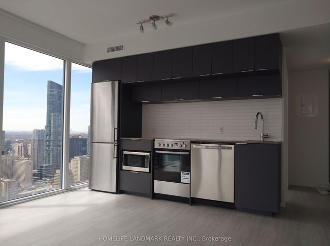 5610 - 181 Dundas St E, Condo with 2 bedrooms, 1 bathrooms and null parking in Toronto ON | Image 4