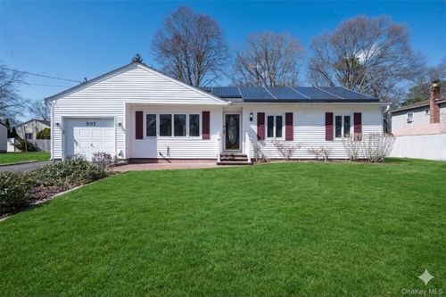 507 Joan St, Ronkonkoma, NY, 11779-6275 | Card Image