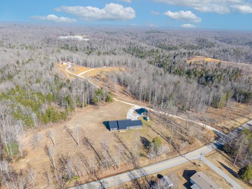2009 E Williamsburg St, Whitley City, KY, 42653-6047 | Card Image