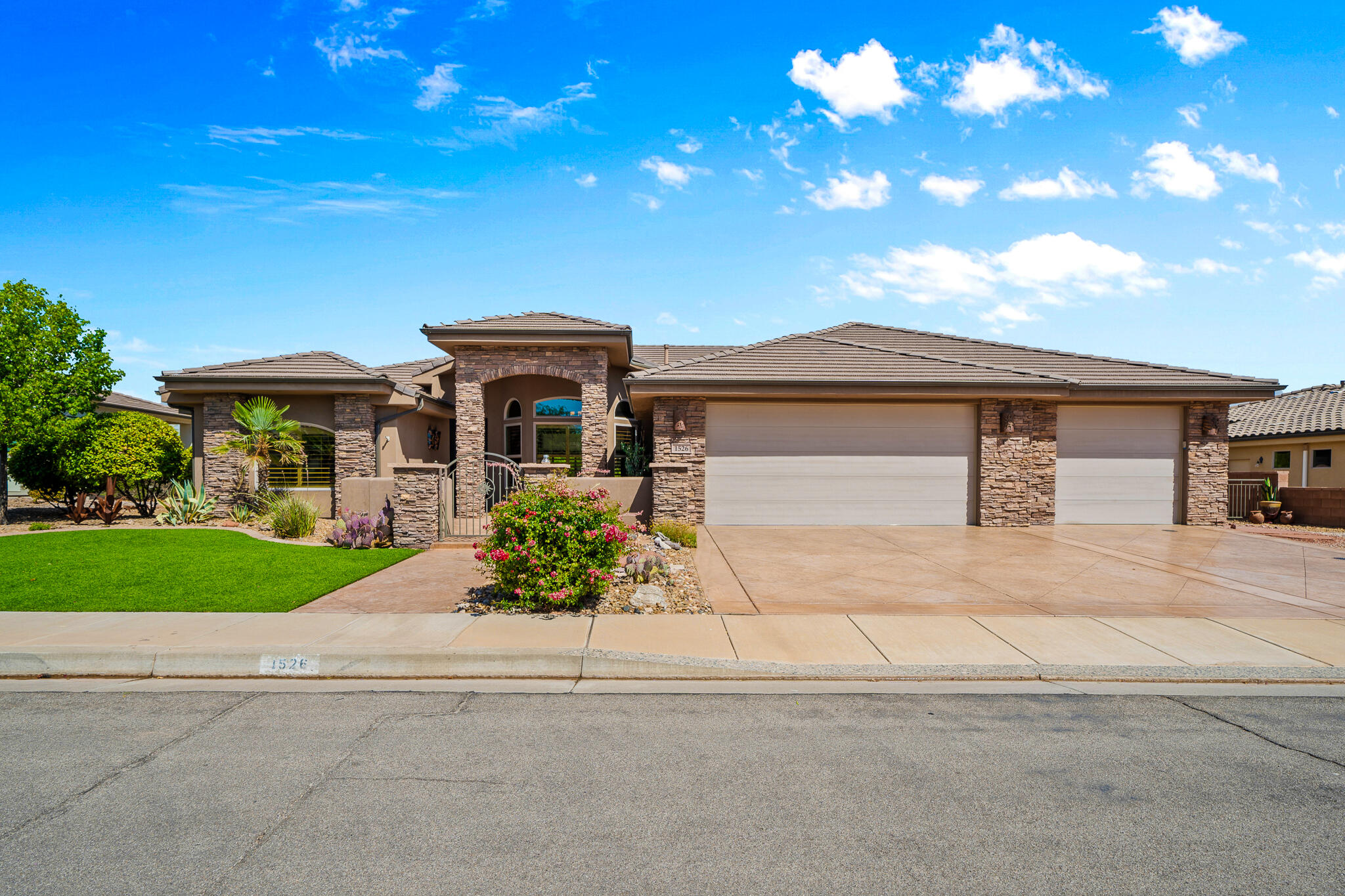 1526 N Parkstone, For Sale in Washington Zoocasa