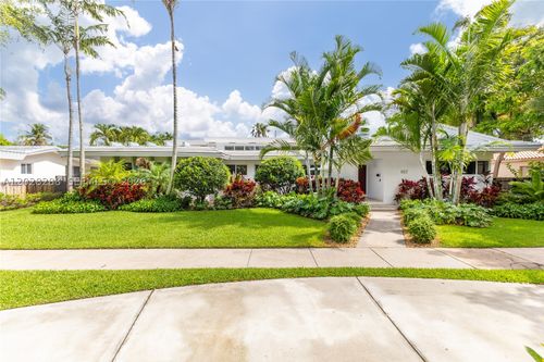 857 Ne 98th St, Miami Shores, FL, 33138-2532 | Card Image