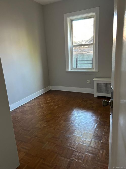 7011 34th. Apartment 1b Avenue, New York, NY, 11372 | Card Image