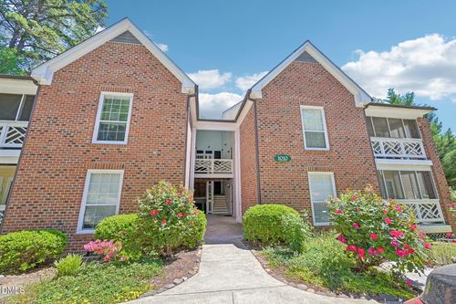 apt-d-1010 Kingswood Dr, Chapel Hill, NC, 27517-9478 | Card Image