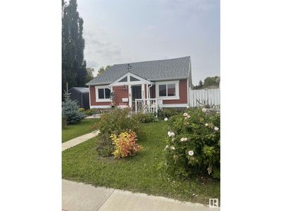 9804 100 St, House other with 2 bedrooms, 1 bathrooms and 3 parking in Morinville AB | Image 1