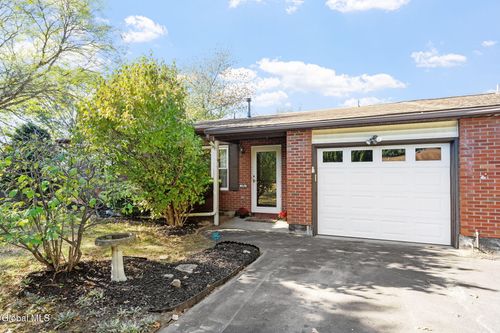 10 Lacosta Dr, Clifton Park, NY, 12065 | Card Image
