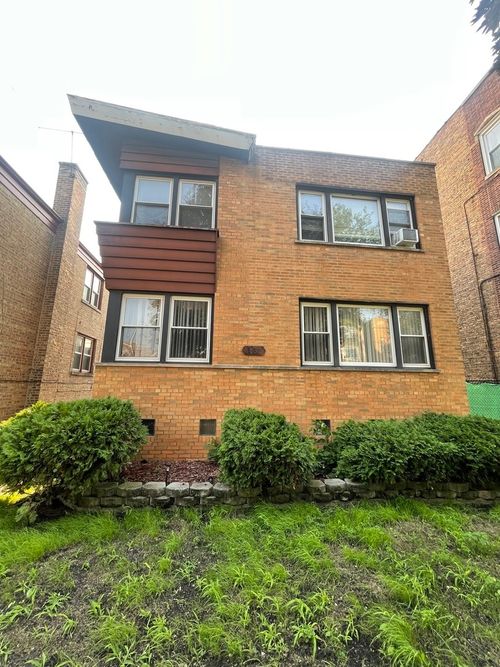 8832 S Harper Ave, Chicago, IL, 60619-7106 | Card Image