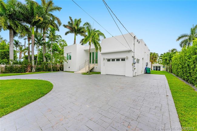 0 - 1090 Ne 84th St, House other with 4 bedrooms, 5 bathrooms and null parking in Miami FL | Image 16