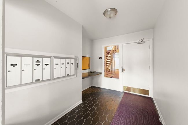 APT-2-2 - 2051 Creekside Dr, Condo with 1 bedrooms, 1 bathrooms and 1 parking in Wheaton IL | Image 19