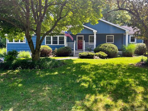 31 Oakland Ave, Central Valley, NY, 10917-3519 | Card Image