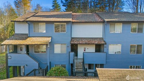 d32-170 Newport Way Nw, Issaquah, WA, 98027-3102 | Card Image