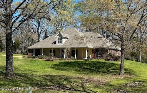 2 Greenhead Ln, Raymond, MS, 39154-7625 | Card Image