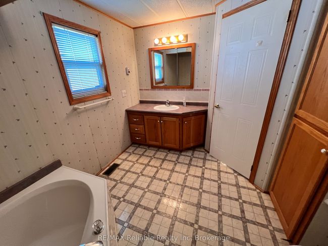 49 Cherokee Lane, Home with 2 bedrooms, 1 bathrooms and 2 parking in Goderich ON | Image 29