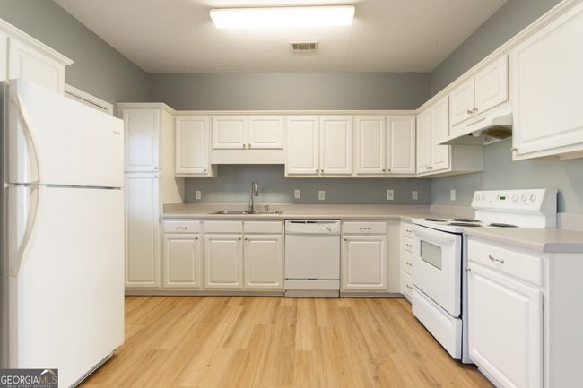 120 Brentwood Dr, Condo with 3 bedrooms, 3 bathrooms and null parking in Newnan GA | Image 9