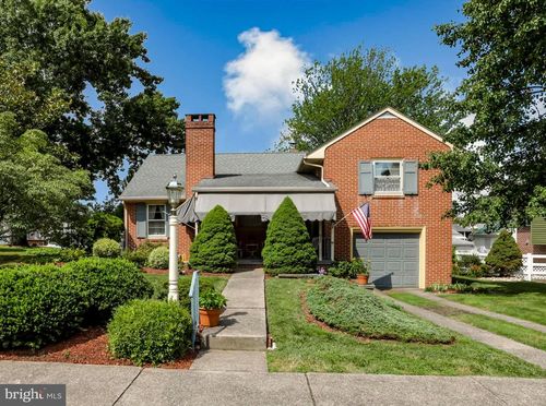 637 Highland Ave, BOYERTOWN, PA, 19512-2202 | Card Image