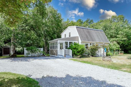 82 Dexter Rd, Marion, MA, 02738-1237 | Card Image
