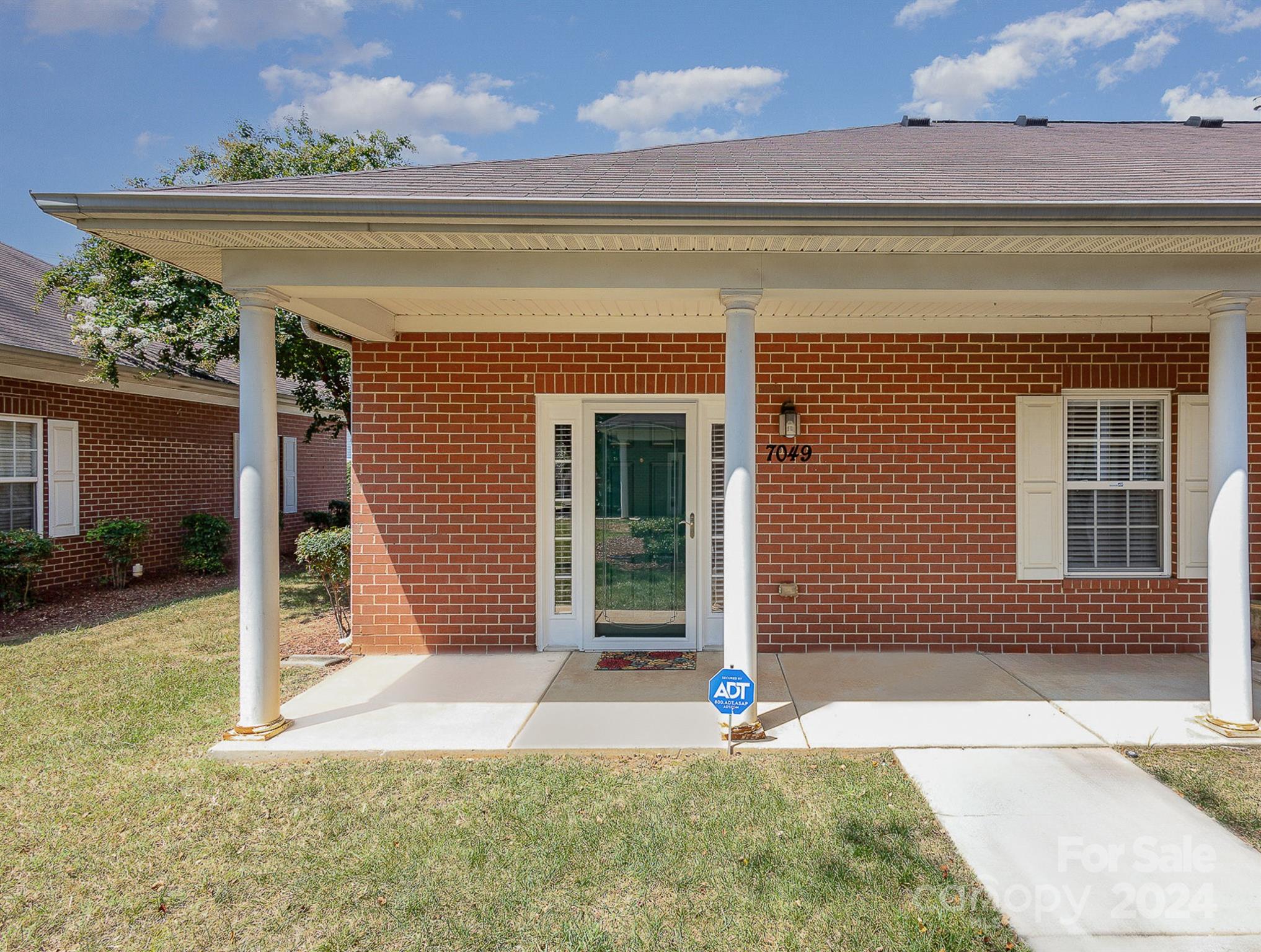 Somerset Springs Dr, Charlotte, NC 28262