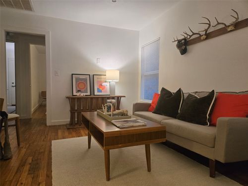 1307 Deloney St, Austin, TX, 78721-1909 | Card Image