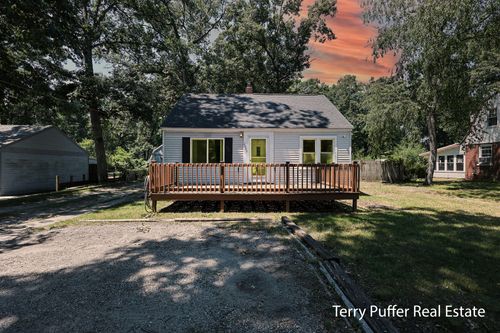 2025 Whitehall Rd, Muskegon, MI, 49445-1359 | Card Image