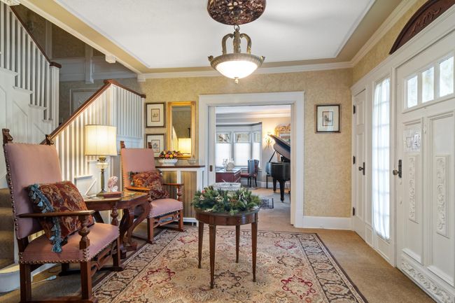 04_1121DouglasAve_32_Foyer_HiRes.jpg | Image 4