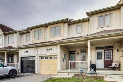 33 Pearcey Cres, House attached with 3 bedrooms, 2 bathrooms and 2 parking in Barrie ON | Image 3