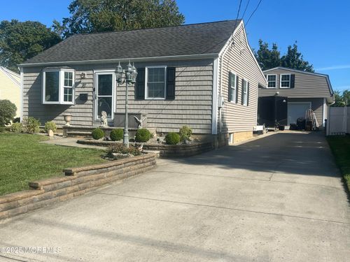 32 Villa Pl, Eatontown, NJ, 07724-1633 | Card Image