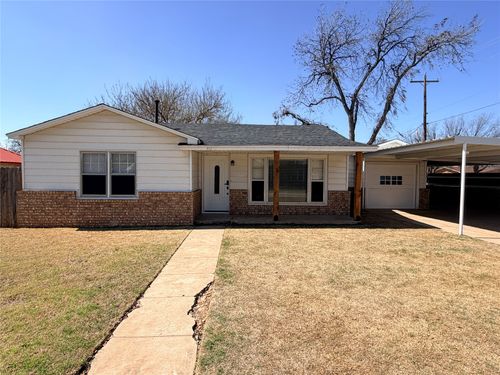 411 N River St, Seymour, TX, 76380-2054 | Card Image