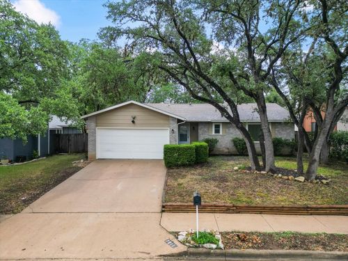 7811 Croftwood Dr, Austin, TX, 78749-3203 | Card Image